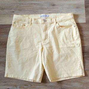 NWOT Amazon Essentials Men's Straight-Fit Stretch 5-Pocket Shorts Yellow Size 36